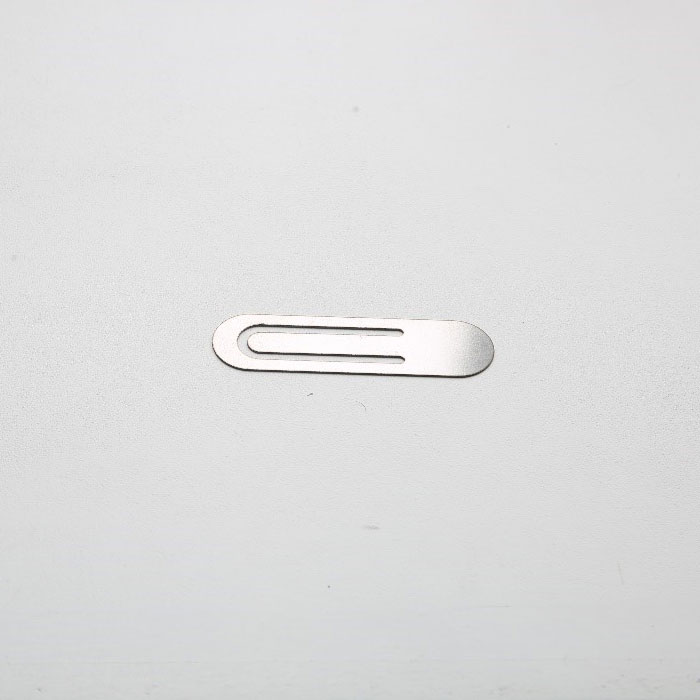 Cloth edge holding clip (wrinkle catcher)